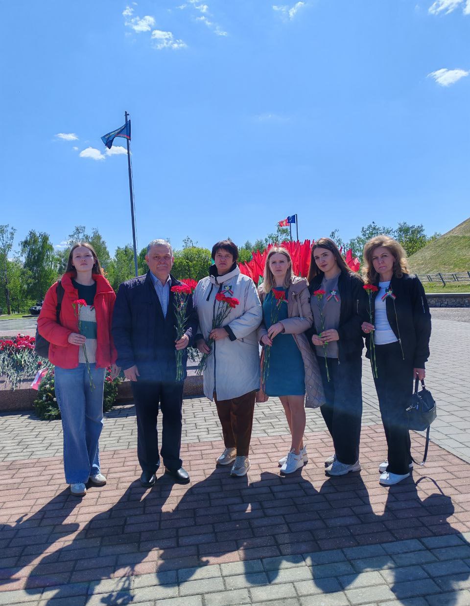 Возложение цветов к Вечному огню